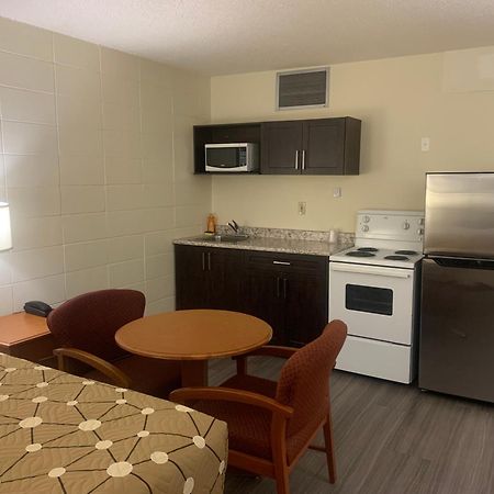 Northern Lights Inn Fort St. John Экстерьер фото