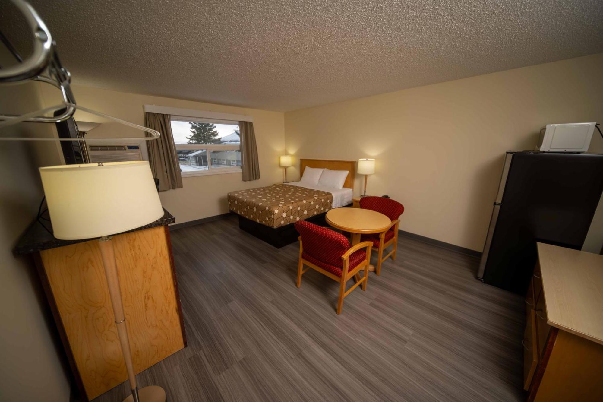 Northern Lights Inn Fort St. John Экстерьер фото