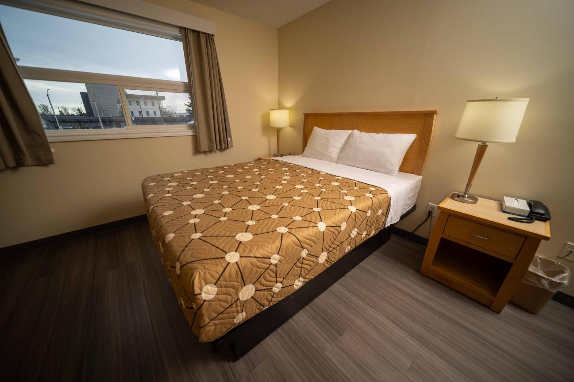 Northern Lights Inn Fort St. John Экстерьер фото