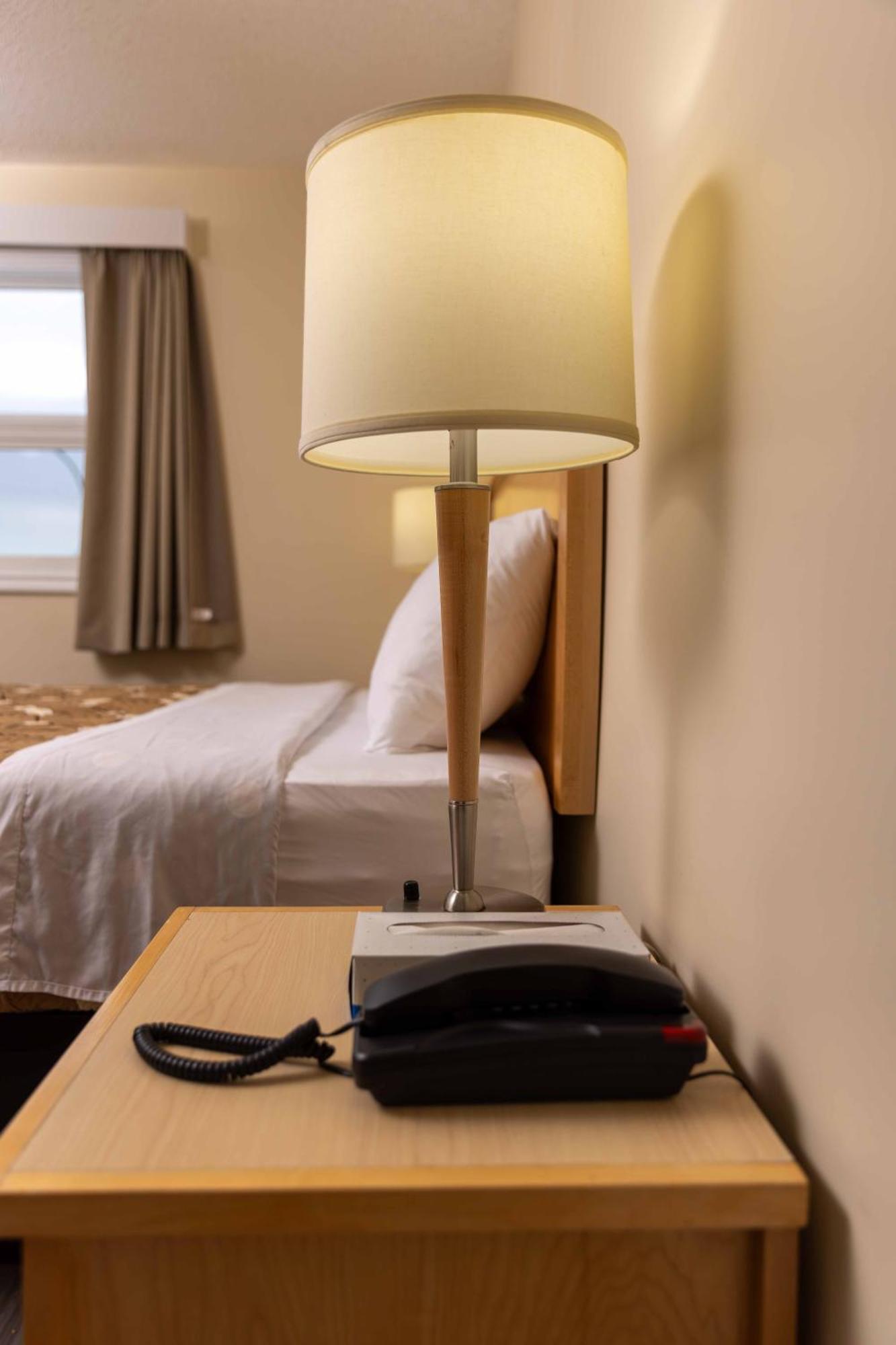 Northern Lights Inn Fort St. John Экстерьер фото