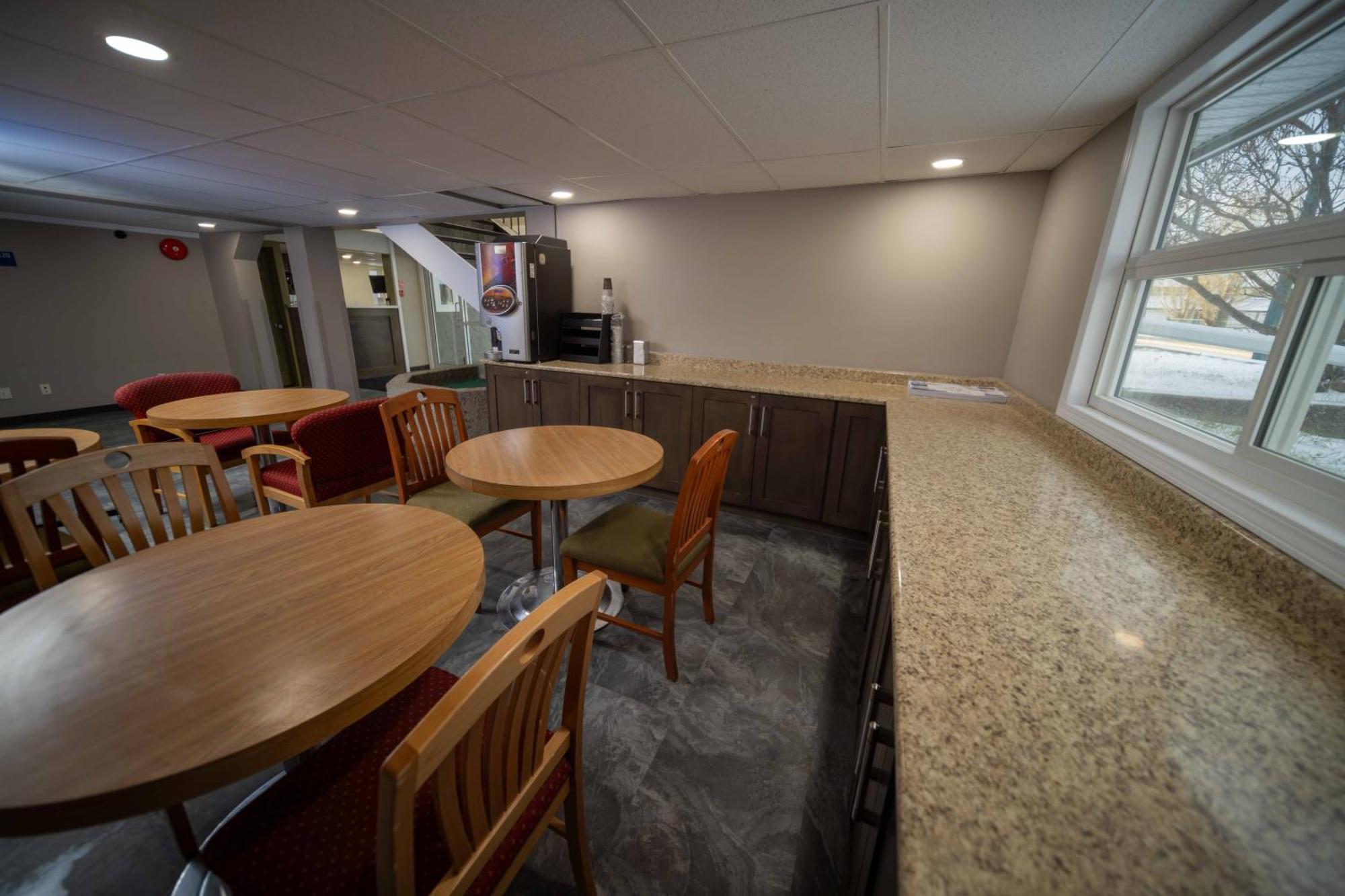Northern Lights Inn Fort St. John Экстерьер фото