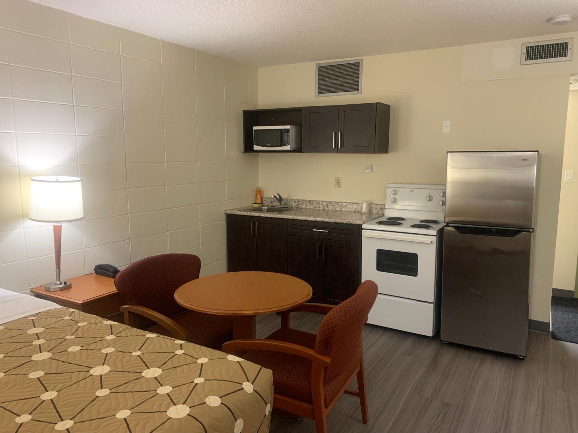 Northern Lights Inn Fort St. John Экстерьер фото